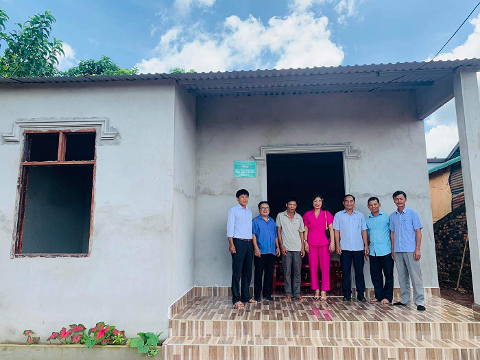 le ban giao nha tinh thuong tai xa Dlie yang 1